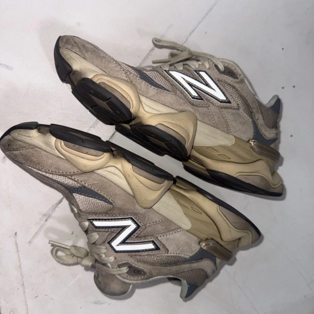 New Balance 9060 Gray Beige Low Top Lace-Up Unisex Sneakers GC9060EB 5.5 Mens